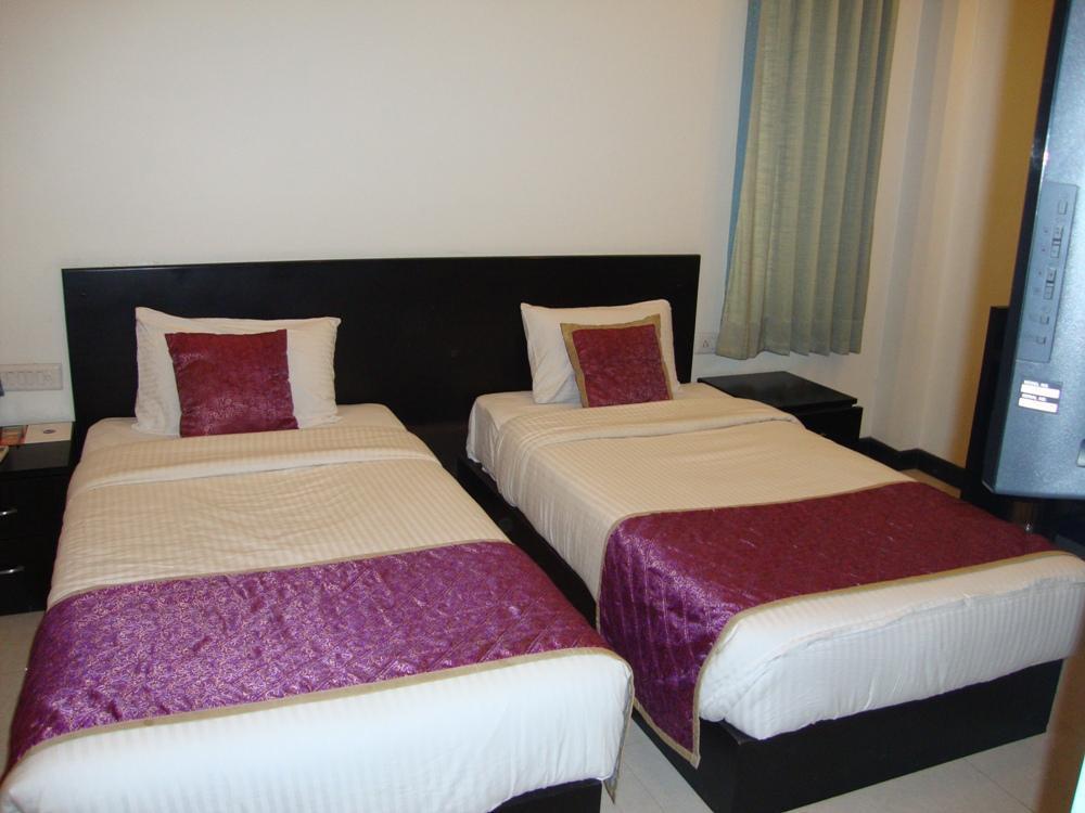 Oyo Flagship 18940 Hotel Swathi New Delhi Buitenkant foto