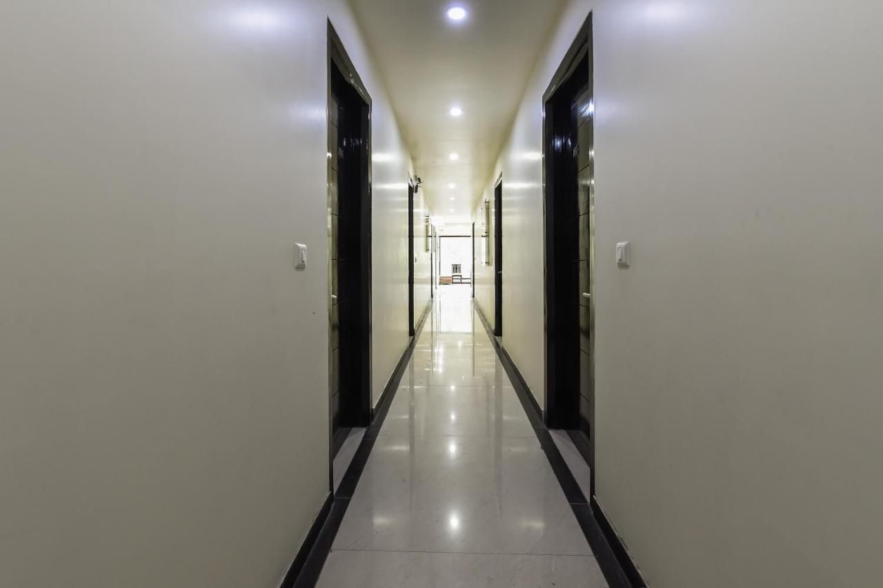 Oyo Flagship 18940 Hotel Swathi New Delhi Buitenkant foto